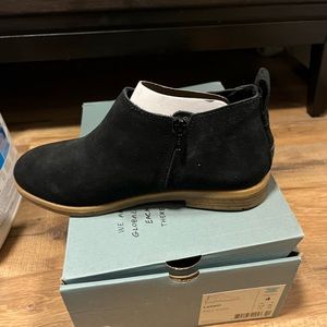 Toms Size 4 Youth (womens 6) Leilani Black Suede Boot - NWT